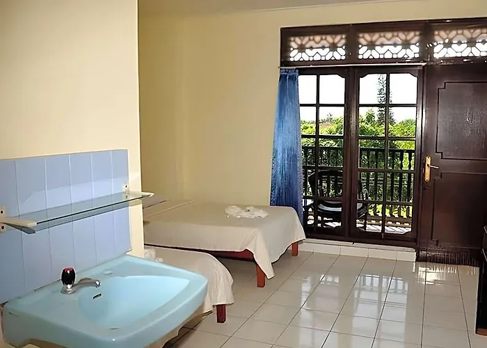 Oyo 3244 Grand Chandra Hotel 2*
