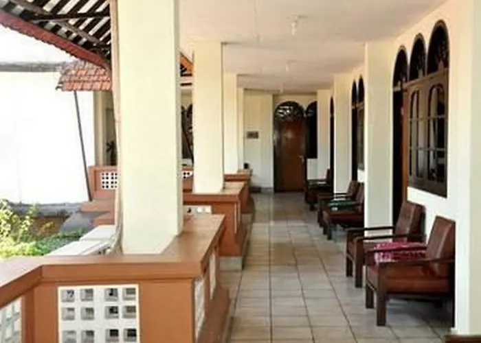 Oyo 3244 Grand Chandra Hotel 2*